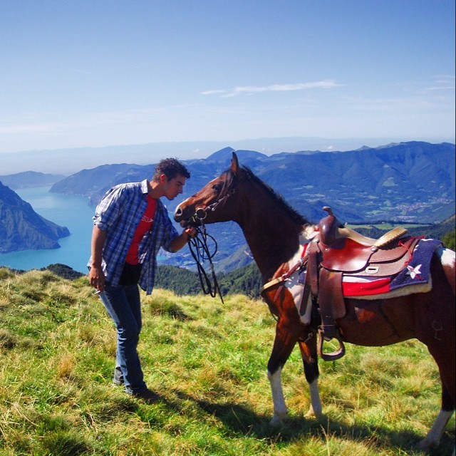 “Dona a chi ami ali per volare, radici per tornare e motivi per rimanere” #love #loveofmylife #forever #together #you #f4f #follow #horse #horizon #lake #summer #blue #sky #skylovers #skyporn #tiamo #solocosebelle #igers #igersvallecamonica #vallecamonica #david #with #his #best #friend #teddy