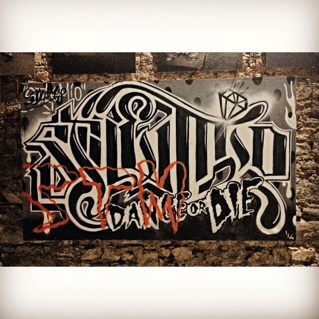 #3bien #stilemio #bienno #vallecamonica #italy #art #draw #illustration #italia #summer #night #good #danceordie #wall #stonewall #diamond #likeback #likeforlike