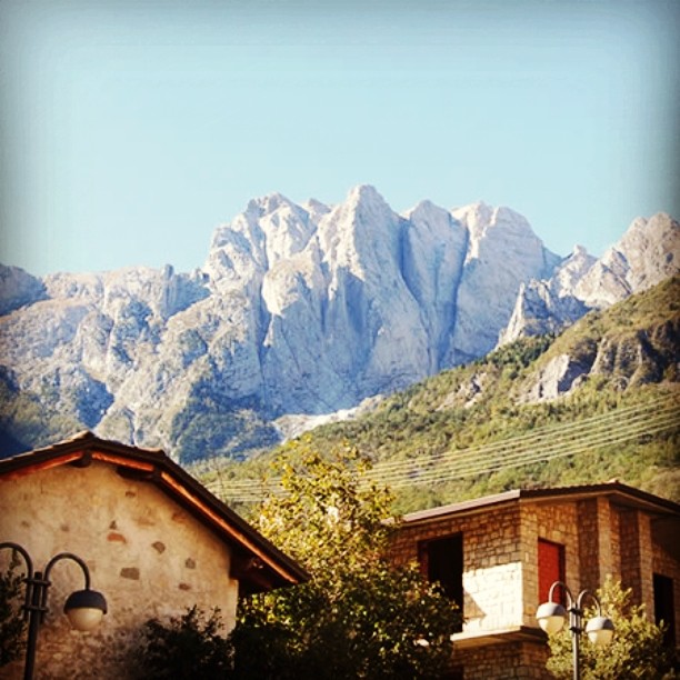 Tutto intorno é silenzio. #Cemmo #ValCamonica #bellezzamozzafiato #arialimpida #nonsivedeilmare