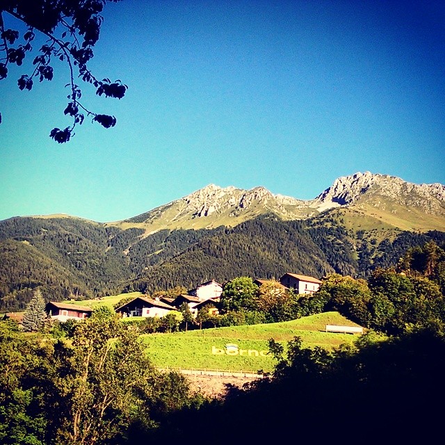 #buongiorno #nofilter #mountains #Valcamonica #borno #holiday #sky #diecigradi #chefreddofa??!