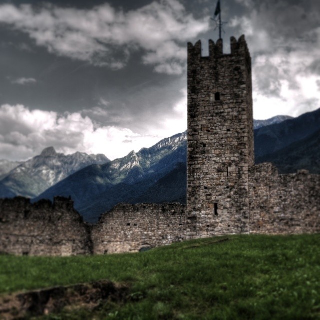 #Castello #Breno #Mura #Storia #Cultura #Vallecamonica #Lavalledeisegni #Lavalledellemeraviglie