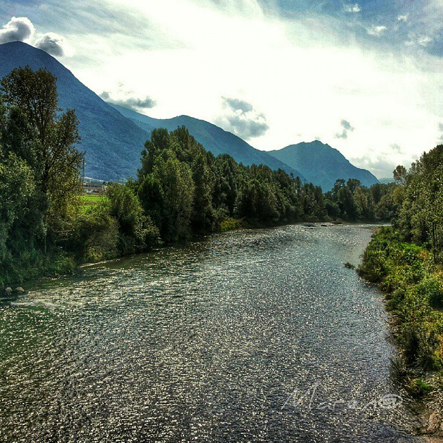 L’Oglio, dal ponte della ciclabile #oglio #fiume #river #sunnyday #cycling #vallecamonica #iseofinestre #notaphotographer #passion #tv_hdr #mobile_hdr #worldwide_shots #ig_worldclub #vivobergamo #vivobrescia #vivo_italia #vivodelmese1014 #wonderfulexpo2015 #eurpe_italy #loves_italia #loves_village #great_captures #travel #samsung #galaxy #noteII