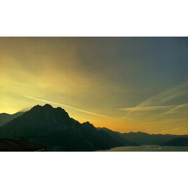 Good morning #sunrise #trentapassi #lagodiseo #altosebino #iseofinestre #vallecamonica #igersbergamo #vivobergamo #vivobrescia #vivo_italia #vivodelmese1014 #wonderfulexpo2015 #eurpe_italy #loves_italia #loves_village #great_captures_italia #luvmypics #samsung #galaxy #noteII #nofilter #truecolor #travel #notaphotographer #passion #princely_shotz