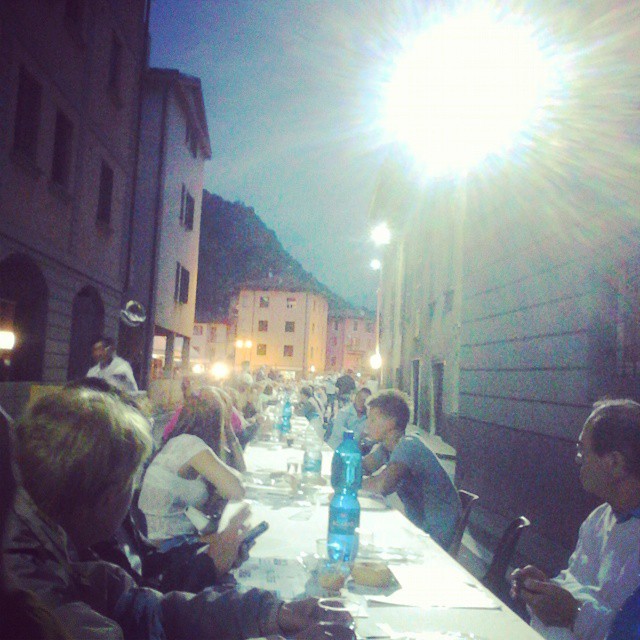 A night to celebrate #mostlongtablecloth #guinness #valcamonica #party #brescia #italy