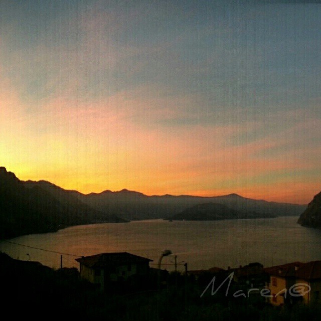 #sunrise #morning #lagodiseo #altosebino #iseofinestre #notaphotographer #passion #princely_shotz #vivo_italia #vivobergamo #vivodelmese1014 #wonderfulexpo2015 #eurpe_italy #loves_italia #luvmypics #samsung #galaxy #noteII #vallecamonica #colors #sky #clouds #great_captures_italia