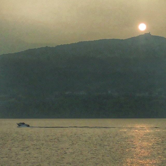 Timido sole che spunta dietro il Santuario della Ceriola #vallecamonica#altosebino#lago di Iseo#ig_italy#ig_worldclub#ig_italia#vivobergamo#vivobrescia#vivodelmese1014#ig_europe#iseofinestre