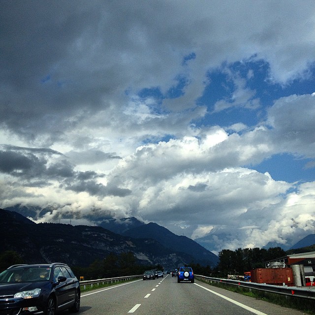 Oggi va cosi✌️ rain and sun! #top #foto #igersitalia #igerslombardia #igers #vallecamonica #vivobrescia #vivobergamo #vivolombardia #ShareYourParadise #italiamp #LOVES_ITALIA #lovesitalia #picoftheday #picoftheweek #iseofinestre