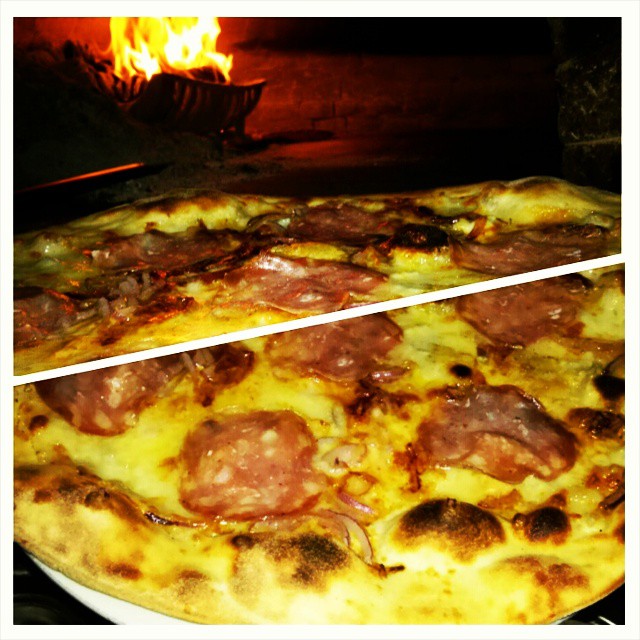 La pizza del giorno! Pizza PizzCamì Mozzarella, gorgonzola, cipolla rossa di tropea, salame nostrano, olio all’aglio… Viva la leggerezza! #pizzcamì #pizza #pizzamake #pizzalover #instapizza #pizzagram #foodlover #instafood #foodporn #foodgasm #fornoalegna #woodpower #woodoven #infoodwetrust #inwoodwebake #borno #vallecamonica #valledeisegni