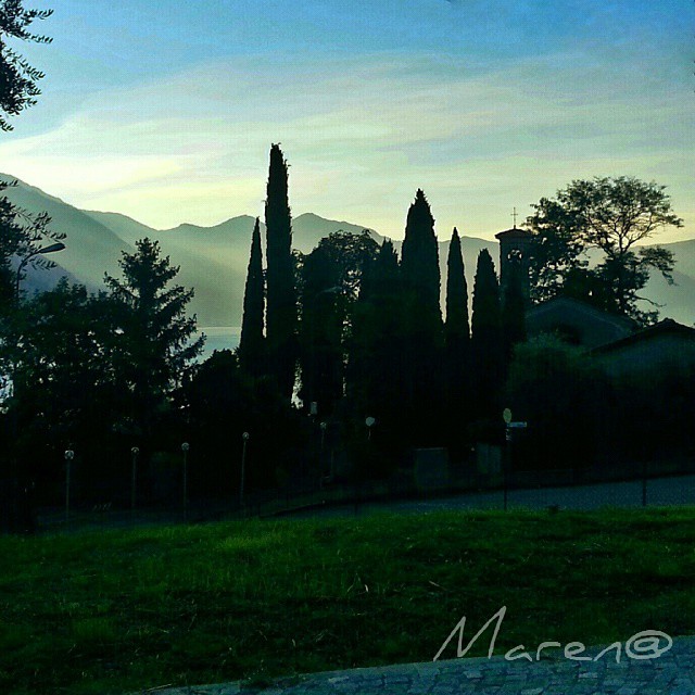 S. Cassiano #silhouette #morning #light #churchesoftheworld #lagodiseo #altosebino #iseofinestre #vallecamonica #igersbergamo #vivobergamo #vivodelmese1014 #vivo_italia #wonderfulexpo2015 #eurpe_italy #loves_italia #loves_village #great_captures_italia #luvmypics #samsung #galaxy #noteII