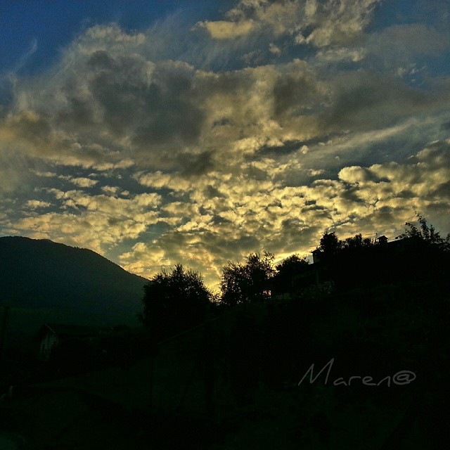 #sunset #clouds #colors #niceplace #zorzino #lagodiseo #altosebino #iseofinestre #vallecamonica #igersbergamo #vivobergamo #vivobrescia #vivo_italia #vivodelmese1014 #wonderfulexpo2015 #eurpe_italy #loves_italia #loves_village #great_captures_italia #luvmypics #samsung #galaxy #noteII