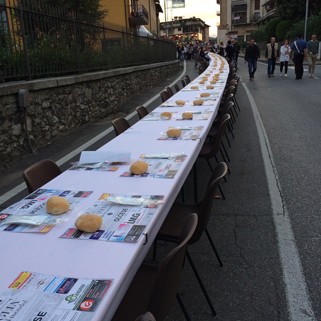 Piamborno la tovagliata più lunga del mondo #Guinness#vallecamonica #cibo