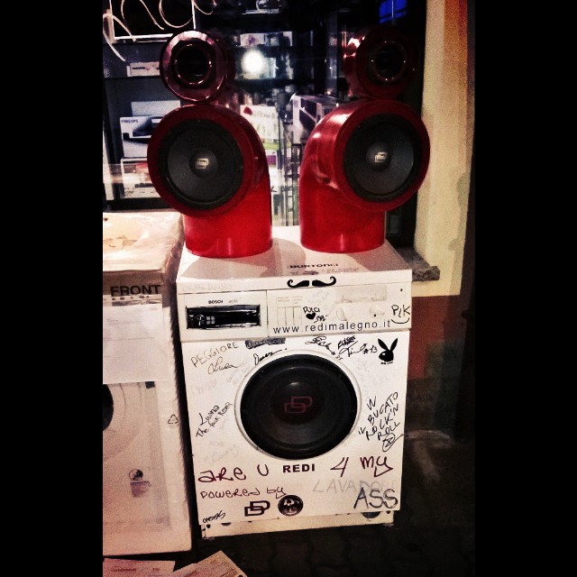 Not a stock washingmachine 😁 #washingmachine #lavatrice #lavadora #ddaudio #digitaldesigns #badass #speakersystem #nottebiancamalegno #valcamonica #italia