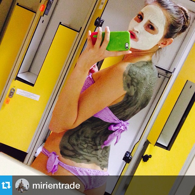 #Repost from @mirientrade — #bruttefacce#setfotografico#termediboario#photo#pubblicità#fanghi#maschera#sembrounfantasma#oddeo#chestato#happy#funny#me#polishgirl#girl#piscine 🐠⛲️💠🚺😂
