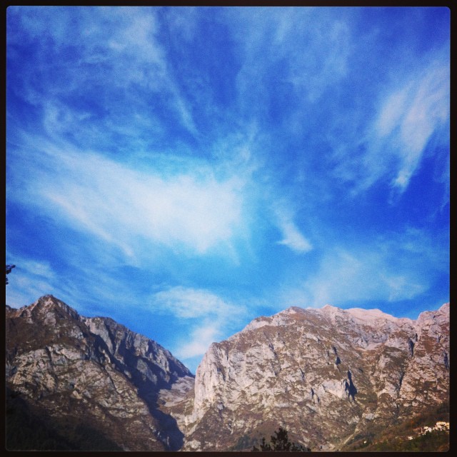 #panorama#landscape#fotografando#mountains#cieloazzurro#sky#nuvole#clouds#natura#autunno#vallecamonica#igersvallecamonica#igerslombardia#lozio#autumn#domenicaallariaaperta