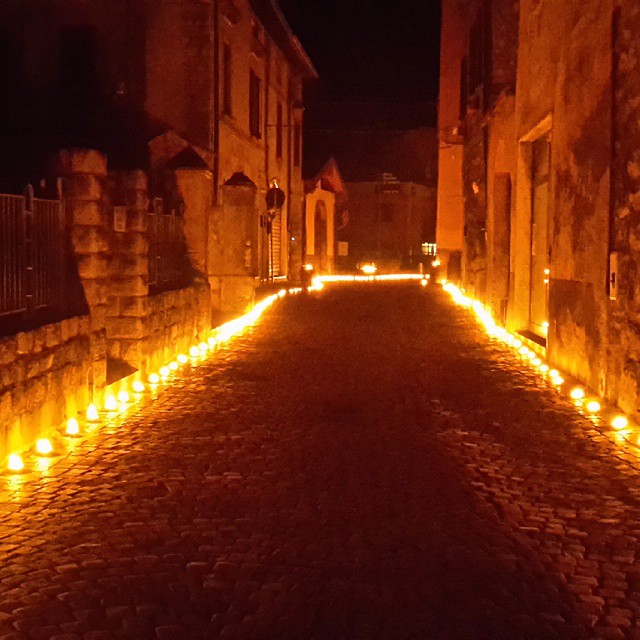 #expoborghi #bienno #notte #vallecamonica #volgolombardia #borghi #view #visit #visititaly #borghitalia #vialucis #street