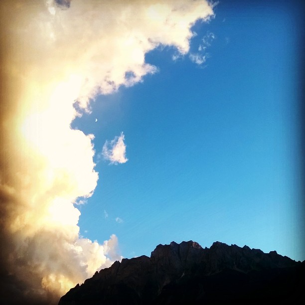 #Contrasti #sunset #legiornatepiulunghe #meraviglia #semprelei #concarena #vallecamonica #lovemountain