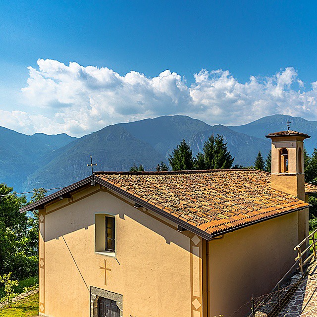 #church #ita_details #igerslombardia #igersbrescia #ig_brescia #instaitalia #ig_italy #panorama #sun #summer #sky #clouds #gf_italy #hdr #landscape #loves_lombardia #loves_united_italia #contestgram #vallecamonica #vivobrescia #vivonatura #mountains #1200d #brixia_scatti #volgolombardia