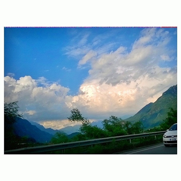 There’s always sun after the storm. #vallecamonica #italy #bellezze #nature #mountain #sky #blue #clouds #heaven #instapic #picoftheday #green #car #friendship #ontheroad