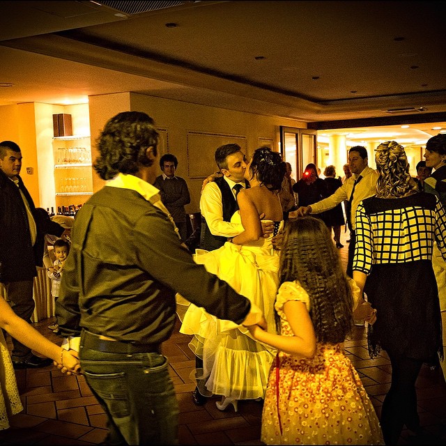 #bride #sposa #wedding #valcamonica #valle camonica #alessandrocremona #portrait #fotografomatrimonio #matrimonio #ritratto #pisogne #festa #ballo #dance