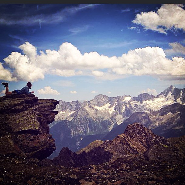 Torrione d’Albiolo ☁️🎈☁️ #headintheclouds #pontedilegno #vallecamonica #valledeisegni #rifugiobozzi #sentierodeglialpini #passodeicontrabbandieri #parcodellostelvio #montagna #mountains #igers #igerspontedilegno #ig_mountains #igersnature #naturelovers #nature #naturepassion #trekking #escursionismo #excursiones #instanature #view #torrionedalbiolo