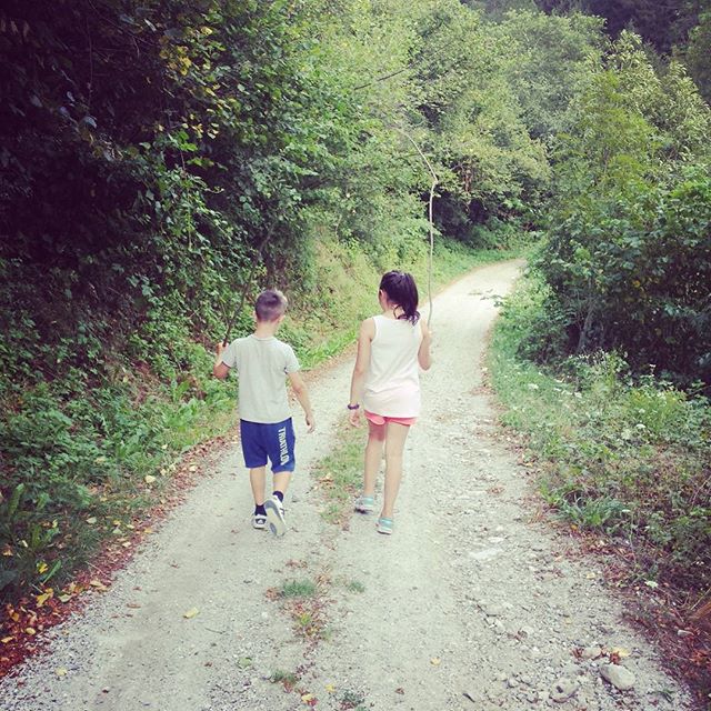 Passeggiando… #sport #feetness #free #love #friends #family #likealways #edolo #vallecamonica #worldingram #valeriana #cartolinediviaggio #you&you&me