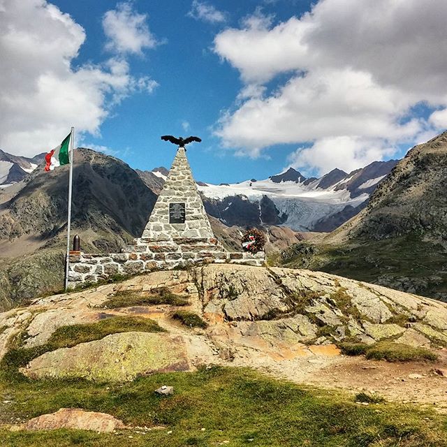 Onore ai Caduti della Grande Guerra… #italy #lombardia #valfurva #valcamonica #alpi #alps #passogavia #gavia