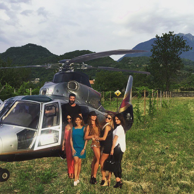 @danbilzerian che atterra nel nostro luppoleto… poteva almeno aspettare che tagliassimo l’erba #luppoletocamuno #luppolo #danbilzerian #hop #hops #hopplant #homebrew #birra #beer #beerporn #vallecamonica #valcamonica #camonicavalley #growinghopscamonicavalley #growinghops #cultiasciùderoertì #roertì #luppoletobiennese #birraartigianalebiennese #growinghopscamonicavalley #chmiel #100happyluppolo #100happyalcool