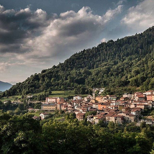 • no clouds in the sky turn gray • 🔸 🔹This 👆 -MyPicture- 👌🙏👏 🔸 🔹 #canoneos #reflex #passione #top #foto #igersitalia #igerslombardia #instaitalia #vallecamonica #vivobrescia #shareyourparadise #lovesitalia #loves_lombardia #lombardia_city #loves_lombardia #top_lombardia_photo #loves_united_lombardia #astrio #imhere #sky #cloud #beiposti #wonderfulexpo2015 #myfeelgoodplace #earthpix #volgobrescia #skylovers #sunrays #orizon