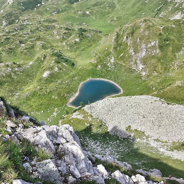 Una SPA a cielo aperto ✌👣 #wellness #outdoor #mountain #montagna #italy #lake #sky #recharge #motivation #photo #lago #parcoadamello #valledeisegni #vallecamonica #sport #viviilterritorio #estate #followthesun #weekend #summer #sun