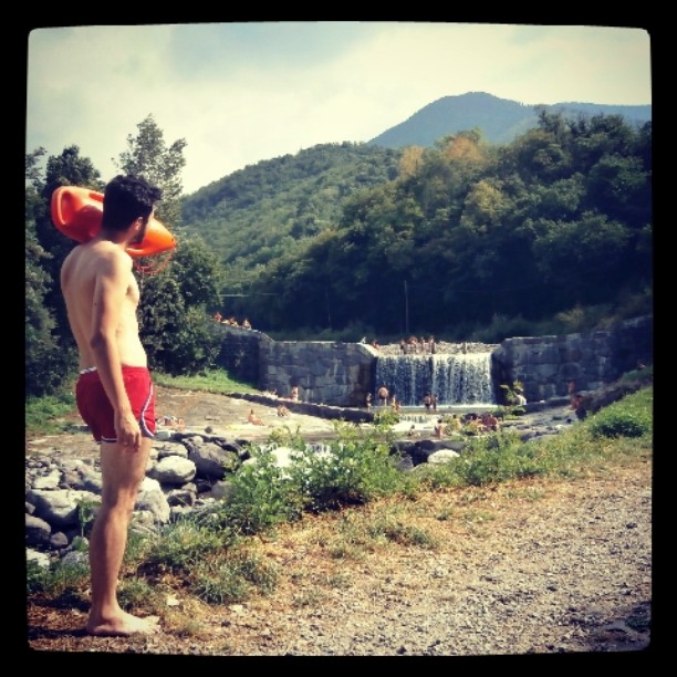 Vigilando el río #baywatch #bienno #vallecamonica #estate #instasummer #losvigilantesdelaplaya #lamarestafresquibiris #pamelaanderson #ayquemeahogo
