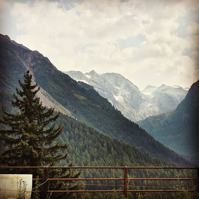 Landscape #mountains #landscape #nature #naturelovers #wood #sky #bluesky #clearsky #italy #vallecamonica #tagsforlikes #likeforlike #instagood #picoftheday #follwme