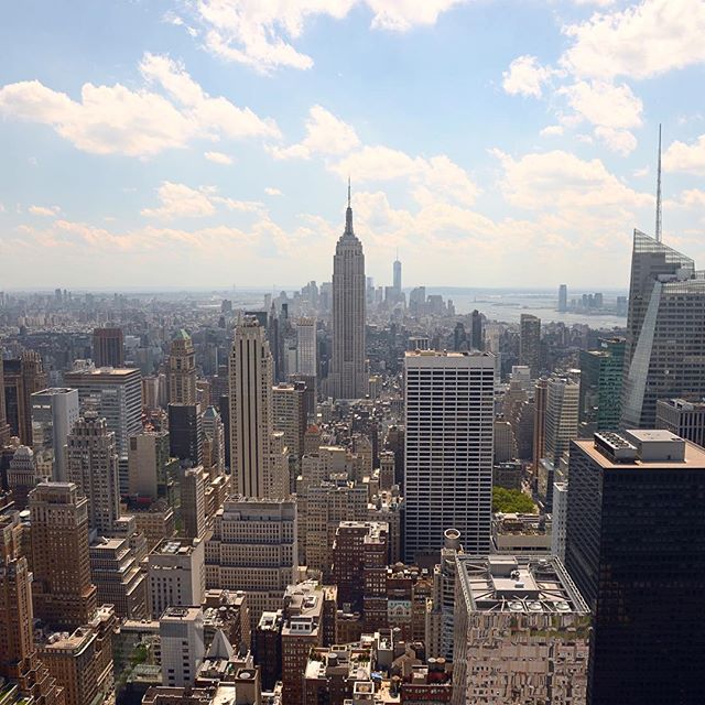 From the Rockefeller @thewhisperers @worlderlust @nikon_photography_ @nikonitalia @nikonofficials @nikontop_ #phpaolone #nikontop_ #nikon #nikonitalia #iamnikon #reflex #nikonreflex #nikonphoto_ #nikon_photography_ #nikonofficials #thewhisperers #worlderlust #worldcoolhunters #turism #free #landscape #wonderful #amazing #nature #snow #winter #vallecamonica #italy #sunny #empirestatebuilding #rockefeller #newyork #usa #america
