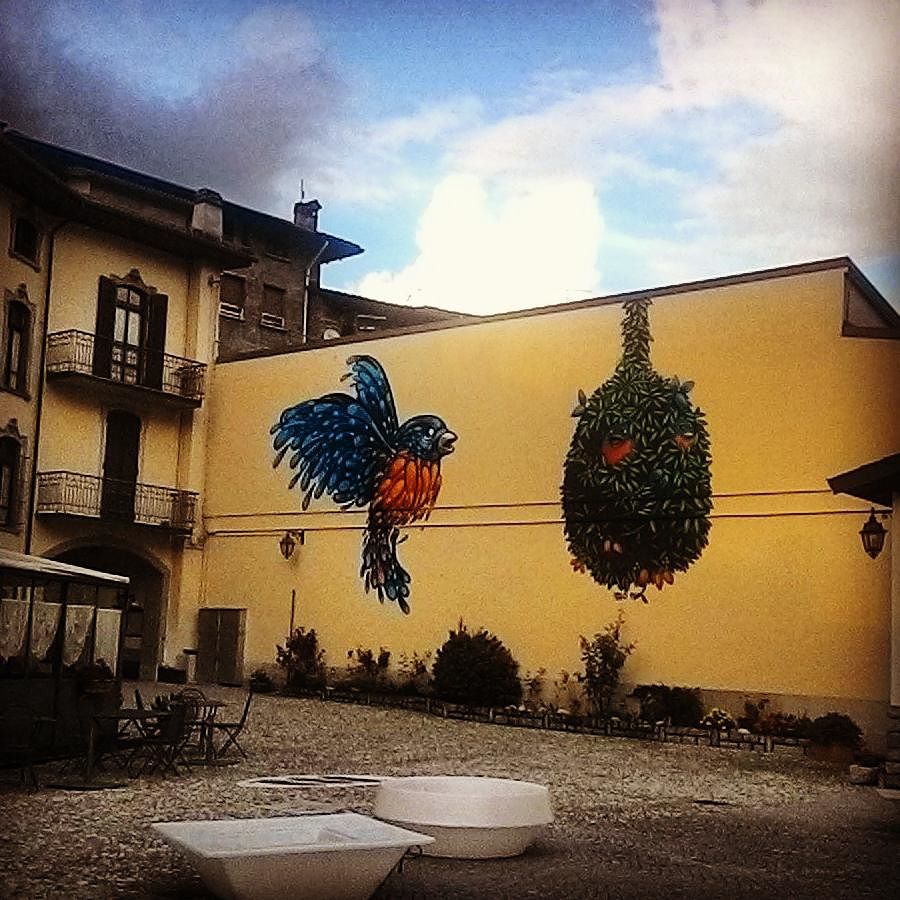 Angoli di Edolo…#vallecamonica #paese#edolo#arte