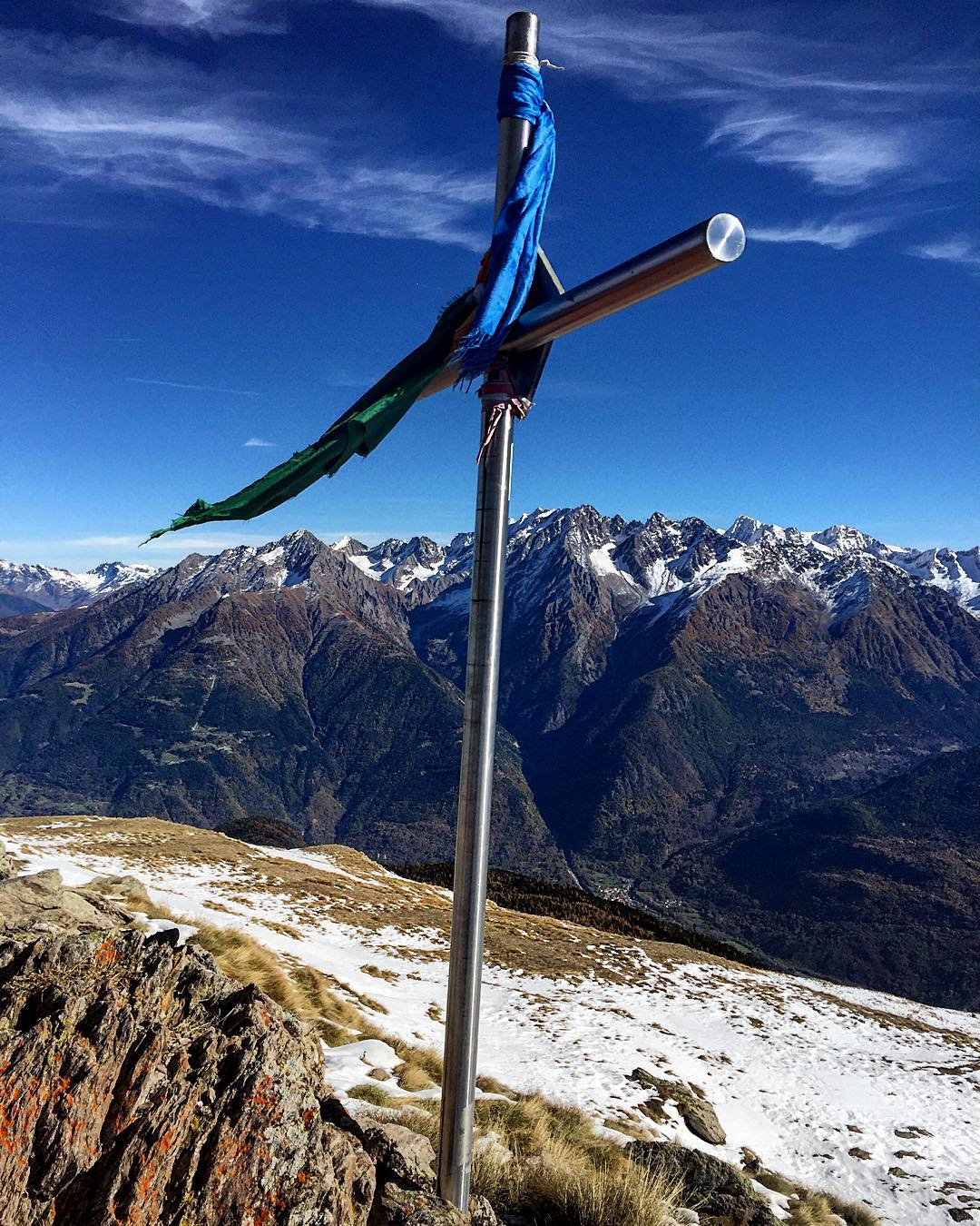 Vista sull’Adamello dal Piz Tri #piztri #adamello #parconaturaleadamello #parconaturaleadamellobrenta #valcamonica #valledeisegni #malonno #mountain #mountains #nature #panorama #trekking #outdoor #hiking #sun #snow #summit #sky #bluesky #bigbluebeautiful #clouds #peak