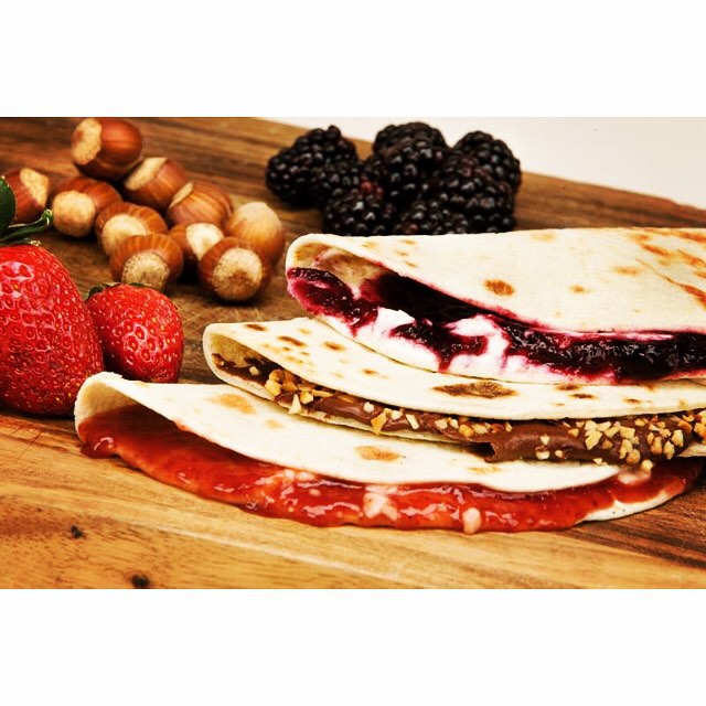 Chi l’ha detto che la piadina è solo salata? Per le vostre merende o i vostri spuntini combinate le nostre piadine con ingredienti dolci! Slurp! #quantenecombini #brescia #bresciacity #bresciacentro #piadina #piada #pausapranzo #piazzaloggia #piazzavittoria #piazzadellaloggia #artigianale #visitbrescia #franciacorta #lamiacittà #vivobrescia #vallecamonica #travelblogger #lombardiadavedere #museosantagiulia #brixia