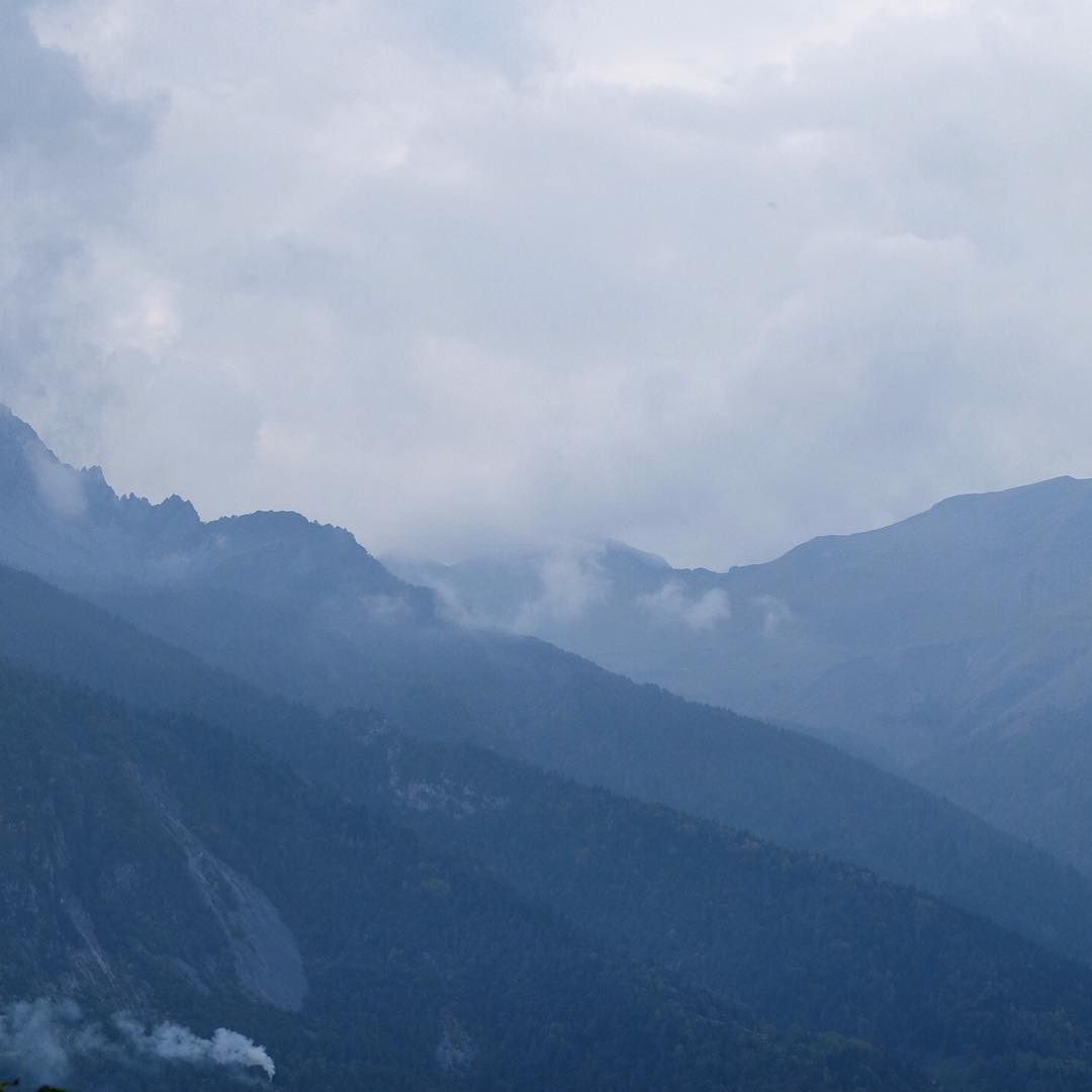 Alpine cloud cover on our afternoon walk today. #alps #italy #bellaitalia #vallecamonica #cimbergo #latergram