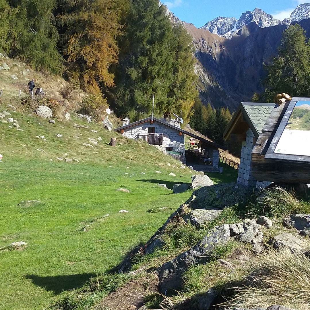 Rifugio Malga Stain #rifugilombardia #rifugiomalgastain #vallecamonica