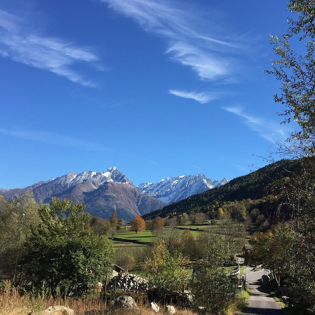 #sole #azzurro #autunno #neve #adamello #valcamonica #lavoro #work #workhard #medicinadellavoro #levataccia #sabatoalternativo #hermanas #miasorelladicechesonosfigato #miasorelladicechesonounbimbominkia @giovisgs