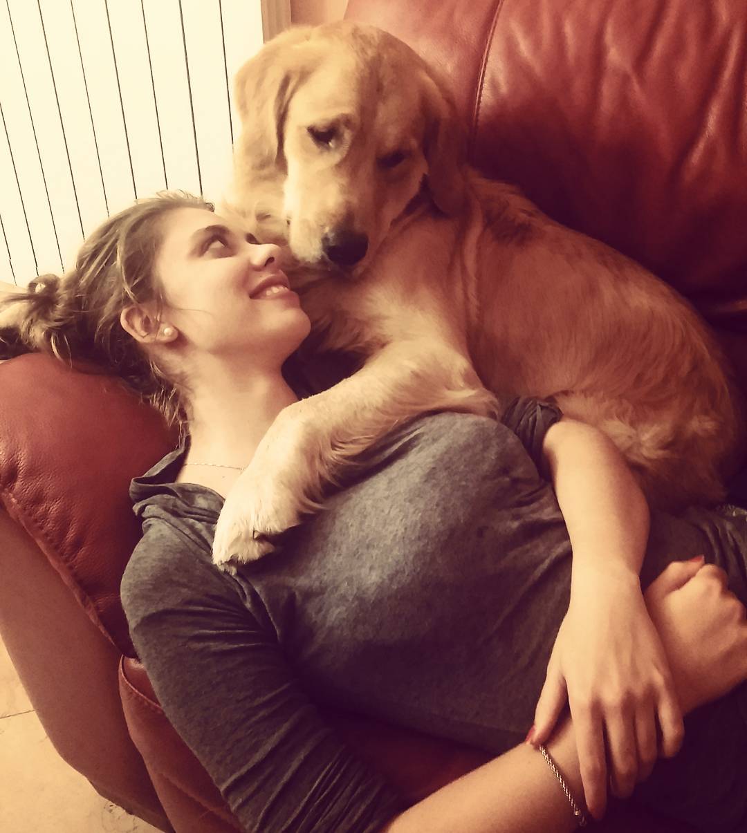 He #caught me I won’t escape, #ipromise #blondie #goldenretriever #dog #cuddles #cane #couch #tgif #friday #weekend #goldenofinstagram #coccole #friends #love #loveu #valcamonica #Italy