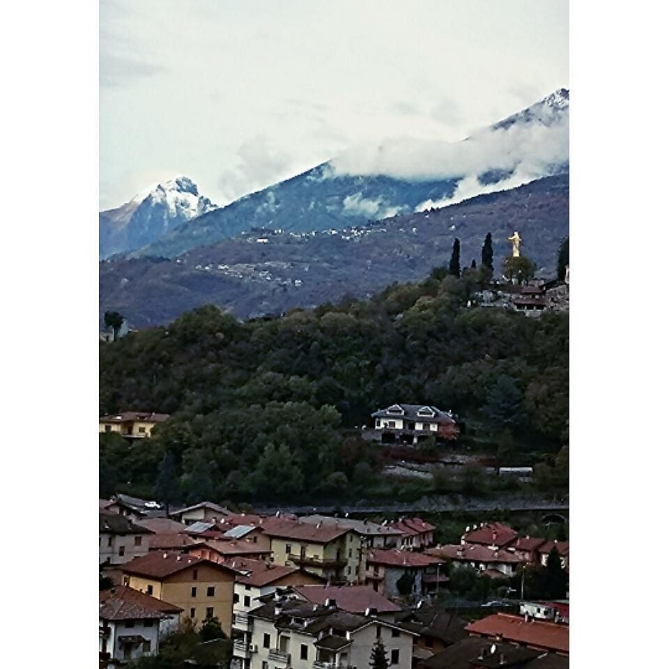 Meravigliarsi ogni giorno di quanto è bella la nostra @vallecamonica 💗 #vallecamonica #valley #valle #paesaggio #paesaggi #landscape #landscape_captures #landscapes #landscape_lovers #ic_landscapes #snow #firstsnow #mountains #ourmountain #bienno #cristore #borghi #borgo #borghipiubelliditalia #instalandscape #lombardia #northofitaly #sky #horizon
