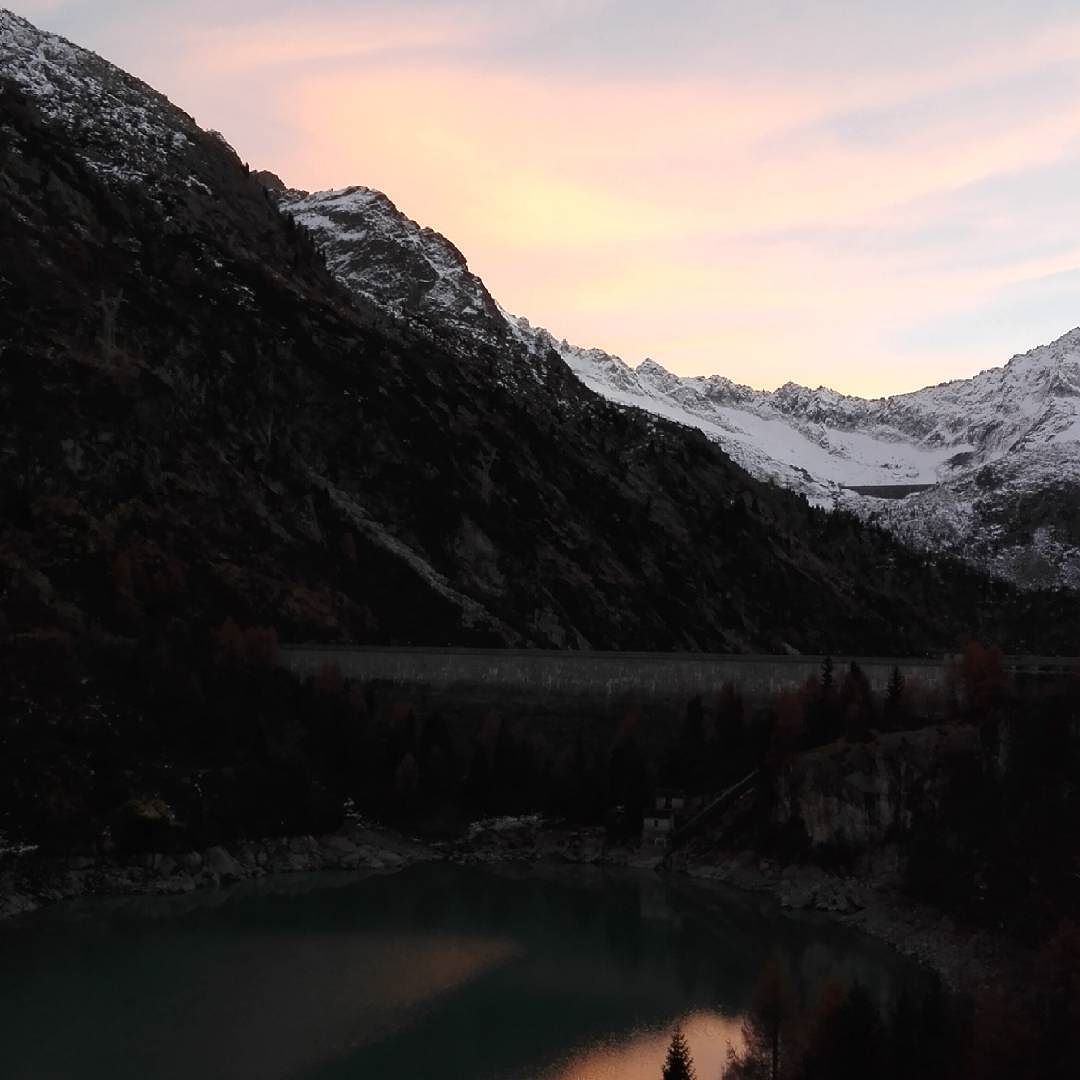 Laseraportaconsiglio#laghid’avio#temu#vallecamonica#tramonto#adamello
