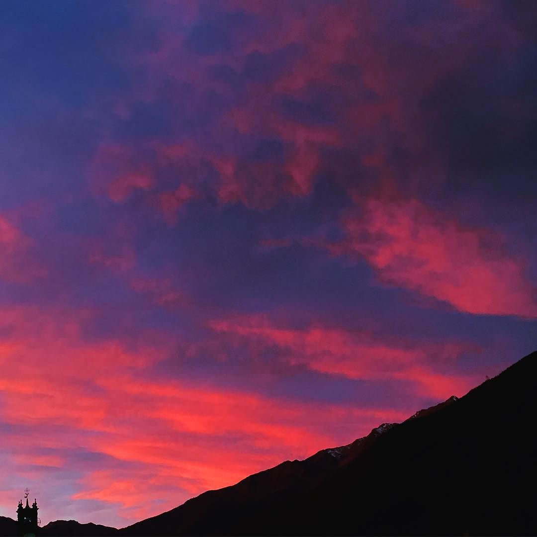 Good morning!!! #picoftheday #dawn #amazing #amazingdawn #sunrise_sunsets_aroundworld #sunrise #vallecamonica #alps #mountains #igmountains #worldclasssky #skyporn #clouds #cloudporn #picoftheday #instalike
