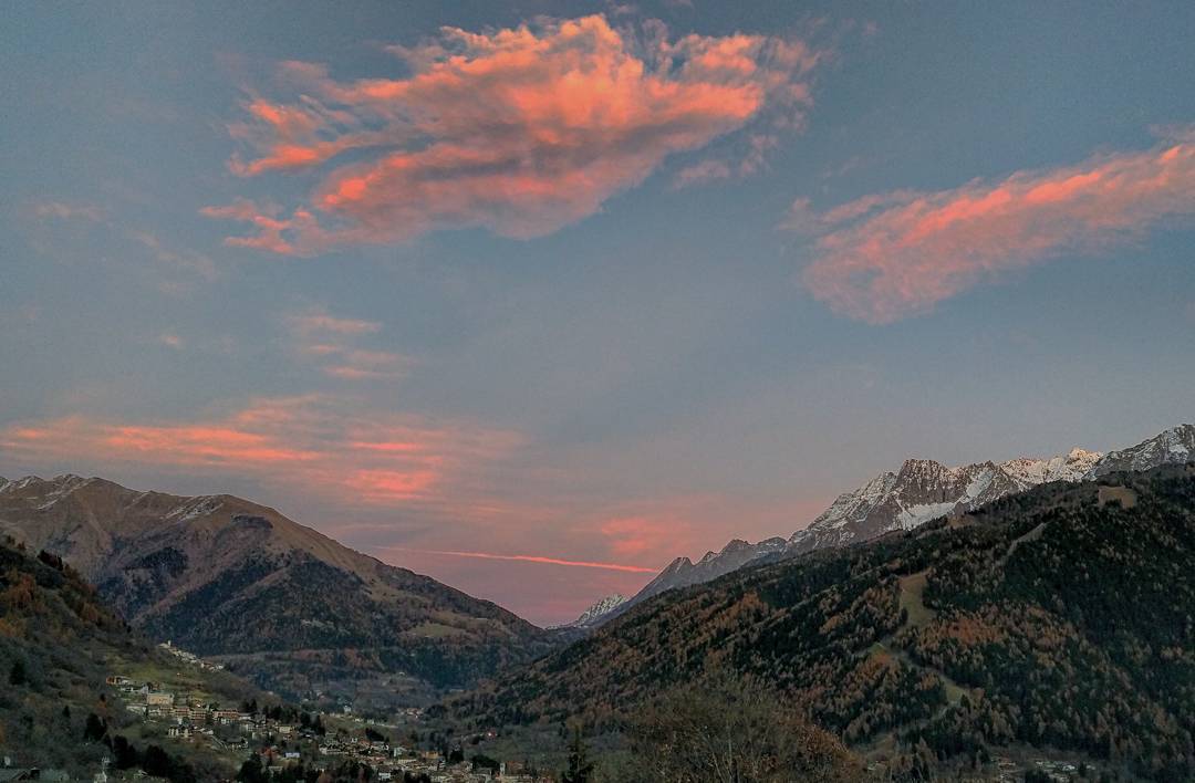 #mountains#mountainscape#alps#landscape#landscape_lovers#fall#autumn#autumncolors#nature#sunset#sunset_vision#clouds#cloudscape#vallecamonica#valledeisegni#volgolombardia#volgobrescia#loves_lombardia#loves_united_lombardia#loves_mountains#vivonatura#igworld_nature#ig_italy#ig_captures#ig_brescia#ig_lombardia#lombardia_super_pics#gf_daily#gf_italy#vivalavallecamonica