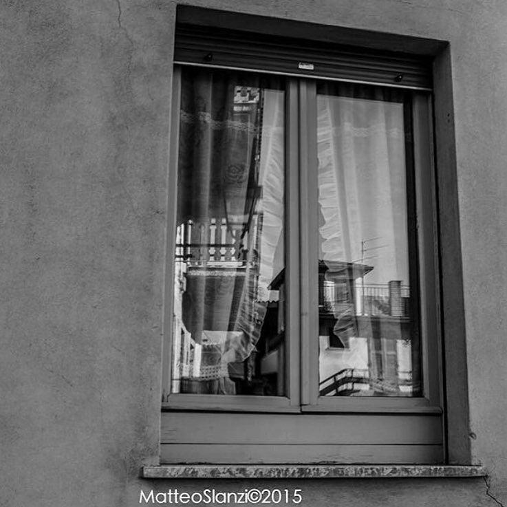 • Windows ? •. 🔸 🔹This 👆 -MyPicture- 👌🙏👏 🔸 🔹 #canoneos #reflex #passione #top #foto #igersitalia #igerslombardia #instaitalia #vallecamonica #vivobrescia #shareyourparadise #lovesitalia #loves_lombardia #lombardia_city #top_lombardia_photo #loves_united_lombardia #finestra #window #blackandwhite #photooftheday #1740 #borghi #love #clouds #sky #vintage