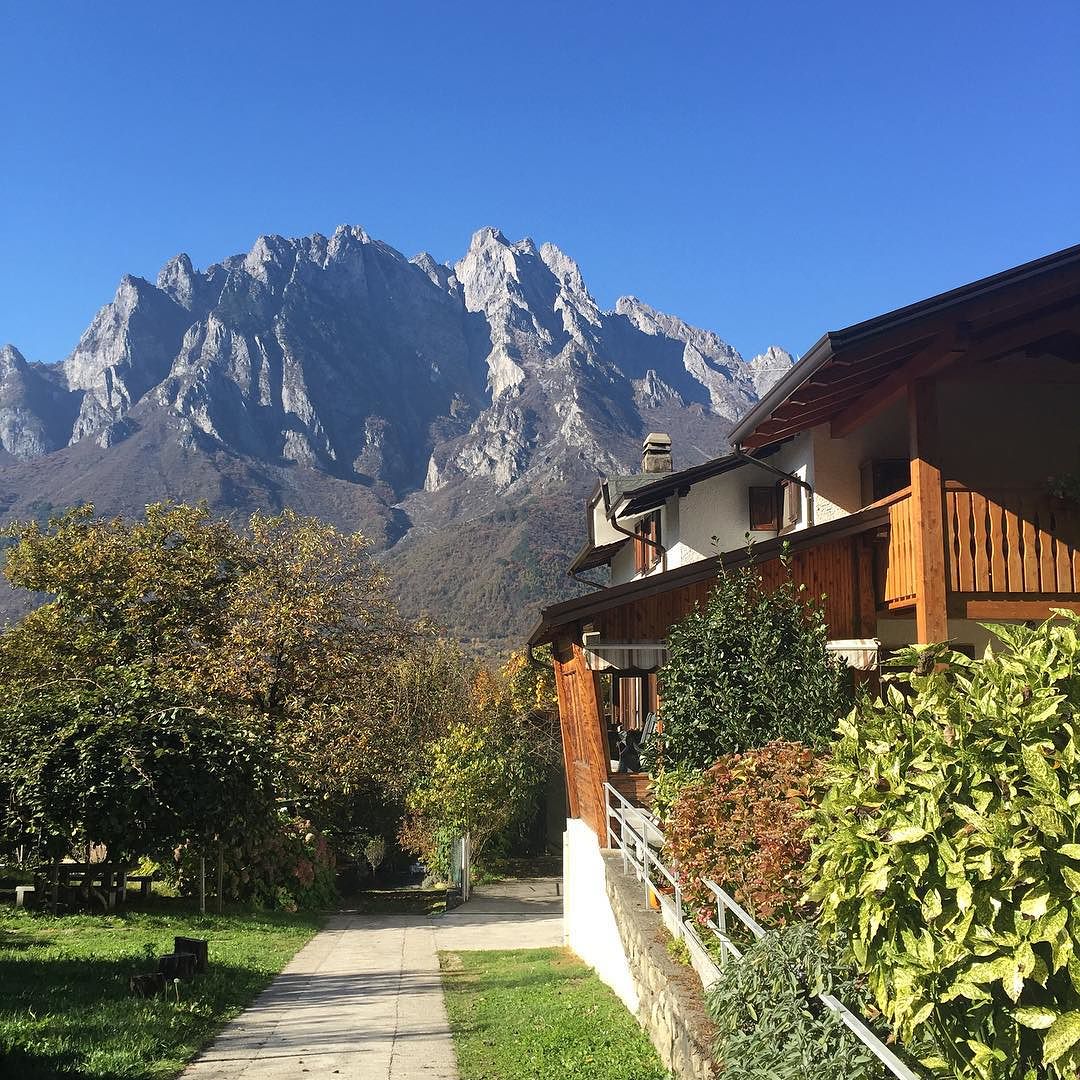 #paradise 🌲🍂🏡👵🏼👴🏼 #nonnihome #happiness #love #mountains #vallecamonica #nonni #igersbrescia #concarena