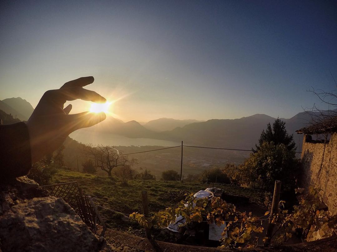 • Take to the #Sun 👌•. 🔸 🔹This 👆 -MyPicture- 👌🙏👏 🔸 🔹 #canoneos #reflex #passione #top #foto #igersitalia #igerslombardia #instaitalia #vallecamonica #vivobrescia #shareyourparadise #lovesitalia #loves_lombardia #lombardia_city #top_lombardia_photo #loves_united_lombardia #autumn4igers #earthdefenders #yourorisstyle #italy_emotion #brescia #sun #sunset #picture #goldenhour