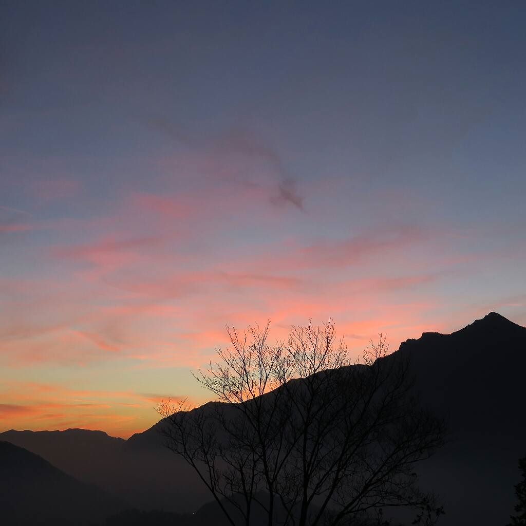 Tramonto di Novembre #bienno #vallecamonica #volgolombardia #vivonatura #clouds #nuvole #loves_lombardia #loves_italia #brixia_scatti #top_lombardia_photo #top_italia_photo #vivalavallecamonica #italia_bestsunset #tramonto #bestoftheday #bestitaly #bestsunset #loves_united_italia #loves_united_lombardia #sunset #canon