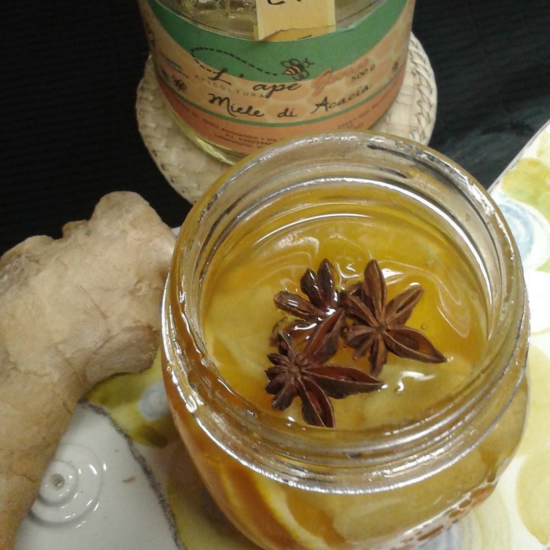 Un ottimo rimedio naturale per la tosse… meglio iniziare a prevenire!miele,agrumi,zenzero e anice stellato! #rimedinaturali #miele #limoni #arance #agrumi #vitaminac #honey #zenzero #ginger #inverno #winter #anicestellato #mieleacacia #apicolturaapegaia #mieleitaliano #food #foodgasm #instafood #instadaily #iseolake #maronelago #apegaia #mieledelsebino #mieledellavallecamonica #vallecamonica