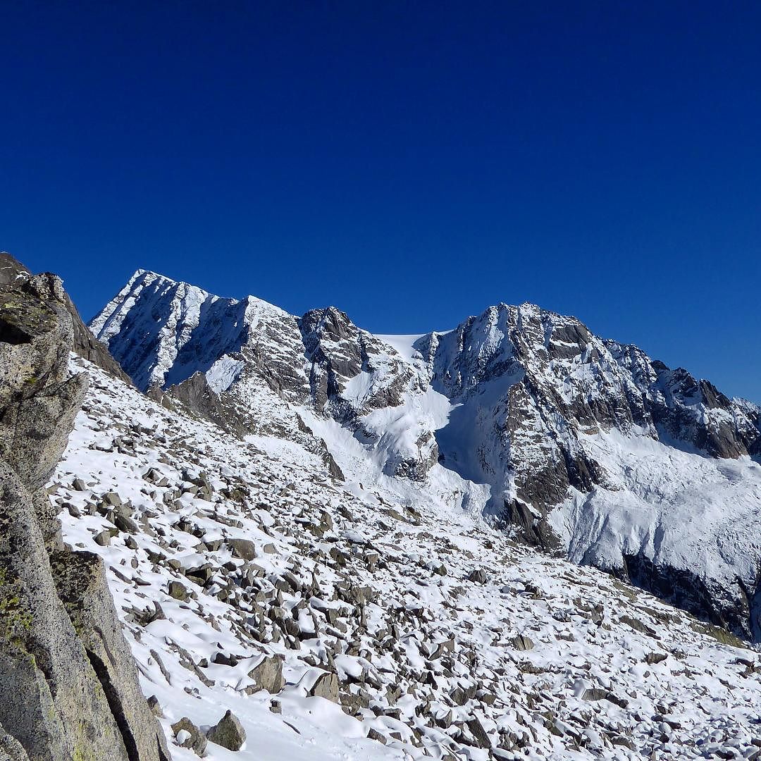Adamello. #parcoadamello#parcoadamellobrenta #adamello#dolomiti #alps #alpes #alpine #alpi#alpinism #alpinist #alpinismo #mountain #mountains #mountainworld #landscape #nature #naturephoto #trekking #vallecamonica #summit #peak #outdoor #sky #snow #ig_captures #igers#passion #mountainview