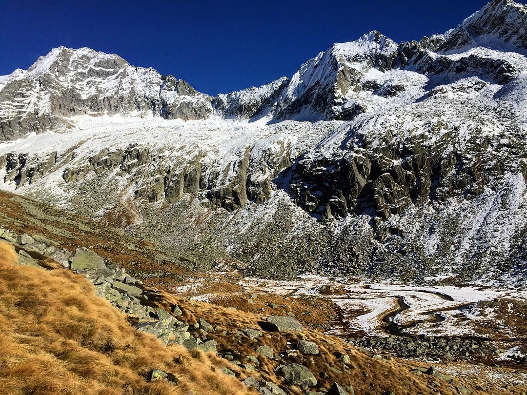 Val Miller #adamello #valley #stream #snow #mountain #mountains #autumn #autunno #montagna #alps #sky #alpi #water #sun #hiker #hiking #outdoor #naturephotography #nature #instanature #wild #parconaturaleadamellobrenta #parcoadamello #mountainlove #vallecamonica #valledeisegni